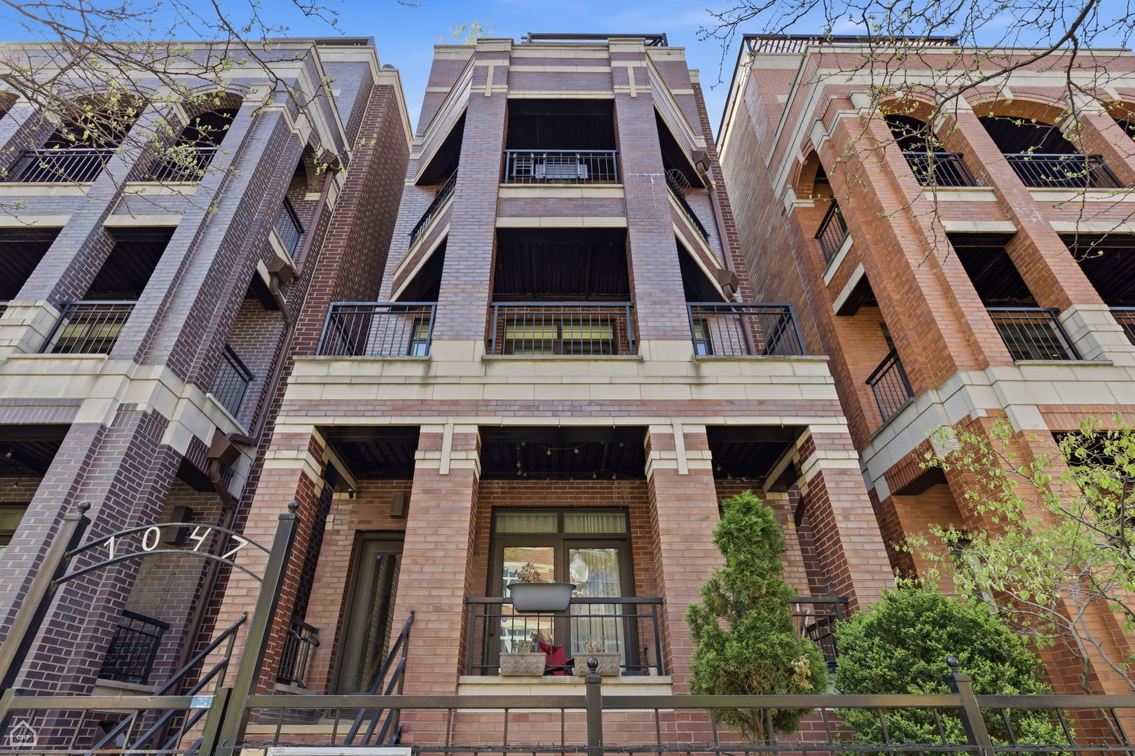 1047 W Monroe Street Unit: 3
