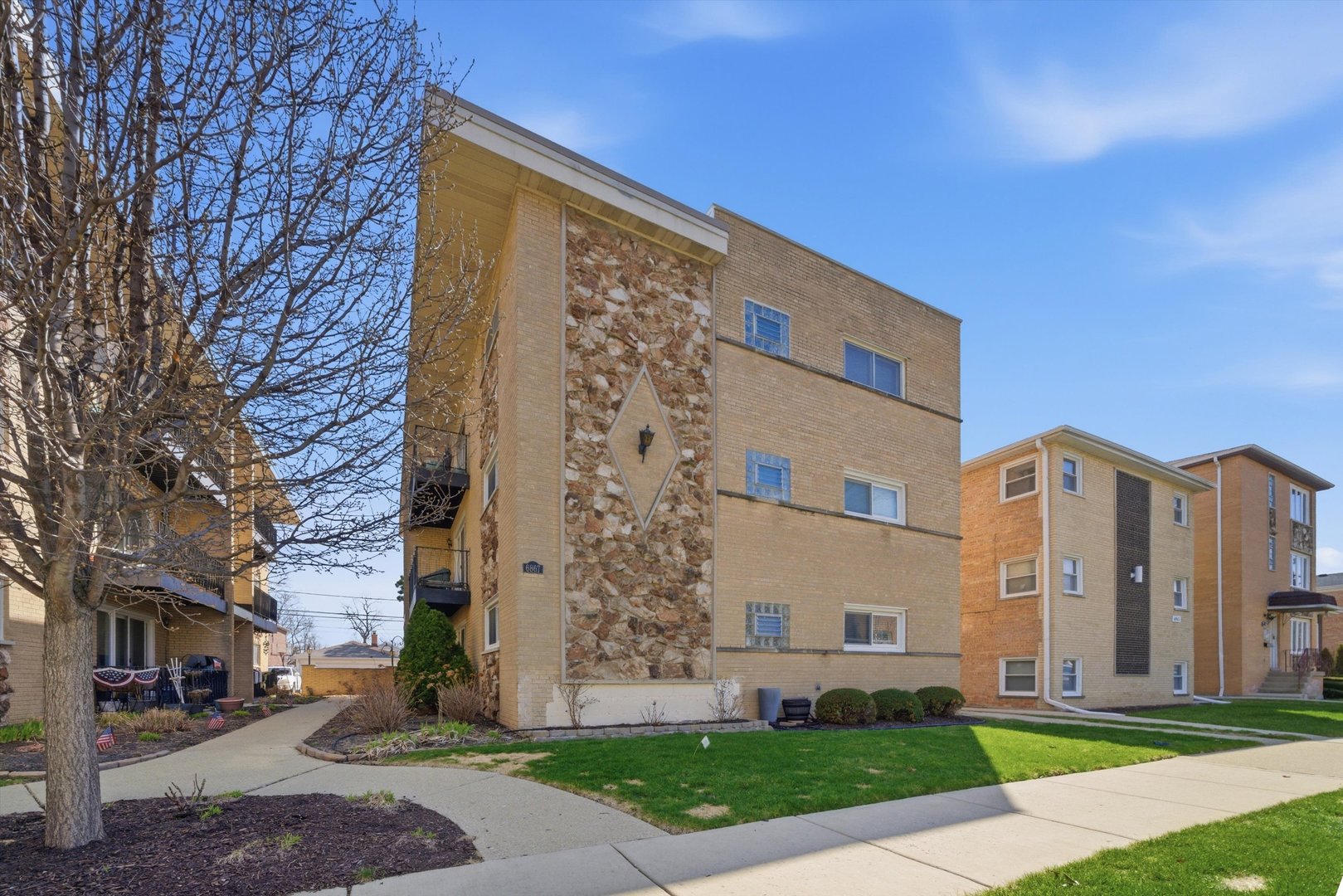 6867 N Overhill Avenue Unit: 1D