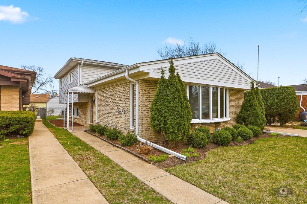 9437 Lockwood Avenue