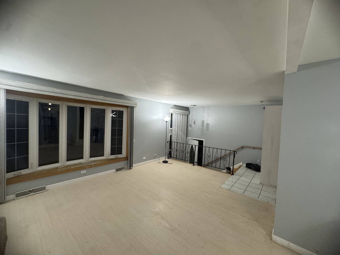 225 N East River Road