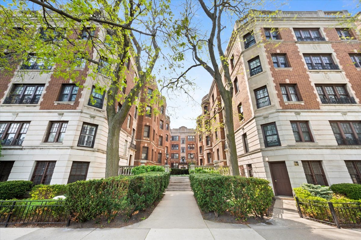 2330 N Lincoln Park W Unit: 3C