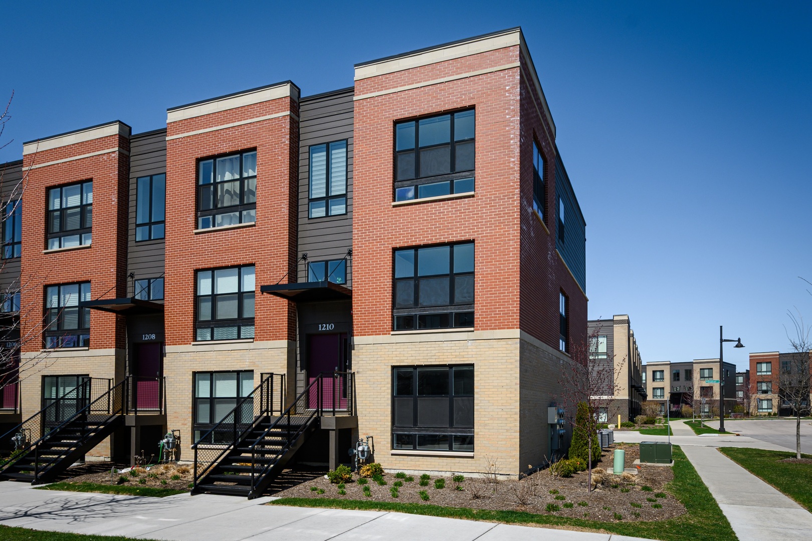 1210 Lakepointe Drive