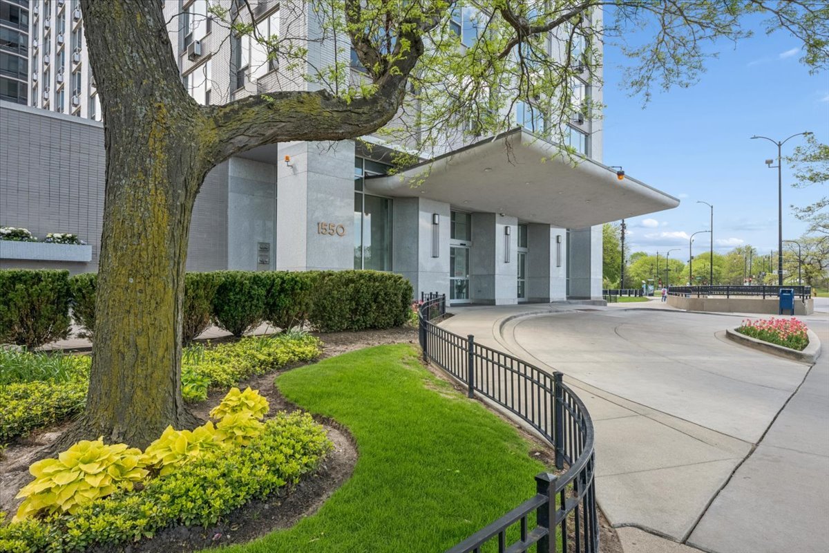 1550 N Lake Shore Drive Unit: 12A