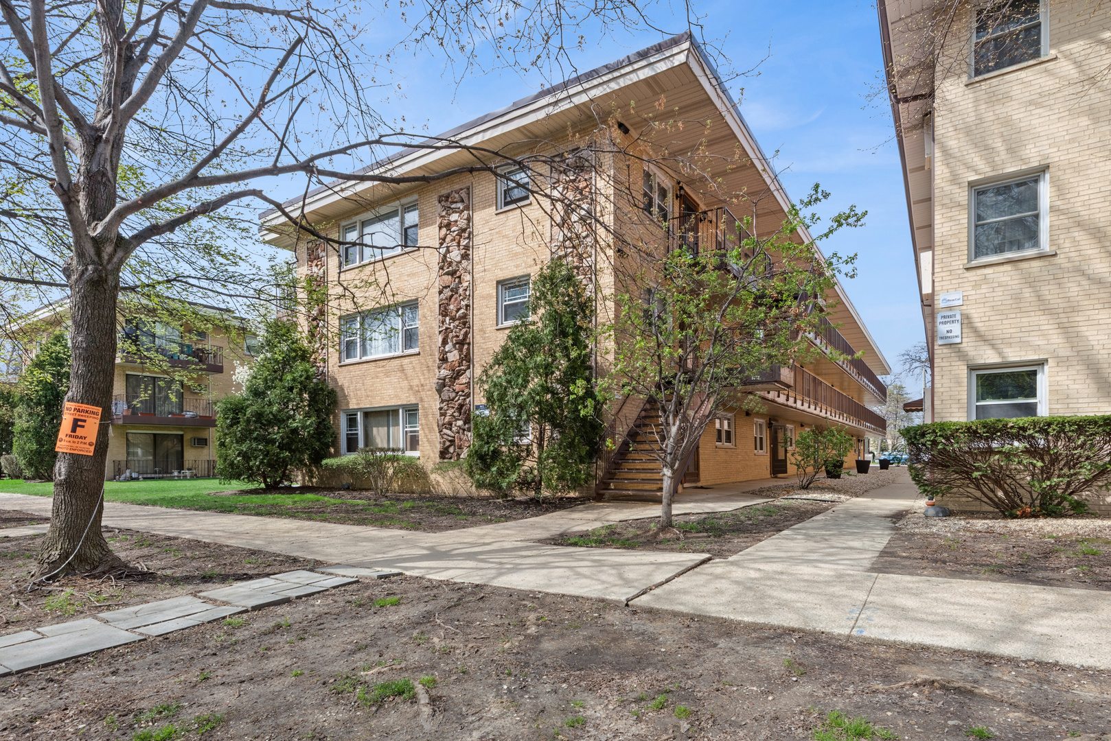 5332 W WINDSOR Avenue Unit: 3D