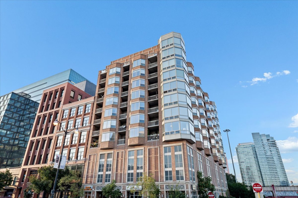 720 W RANDOLPH Street Unit: 503
