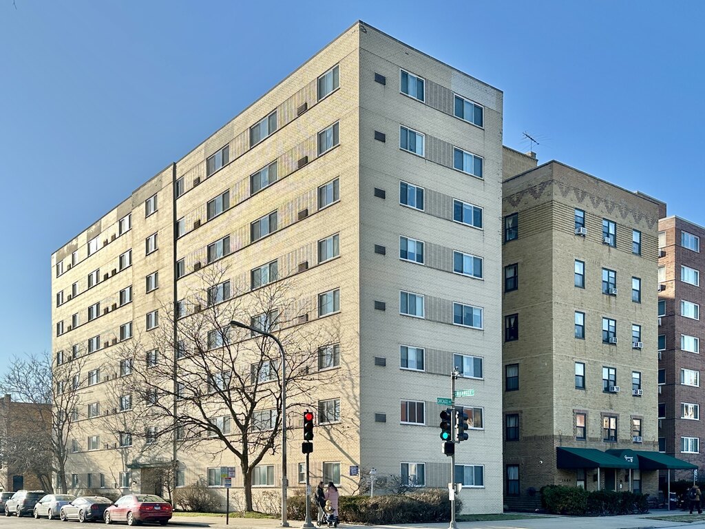1400 Chicago Avenue Unit: 401