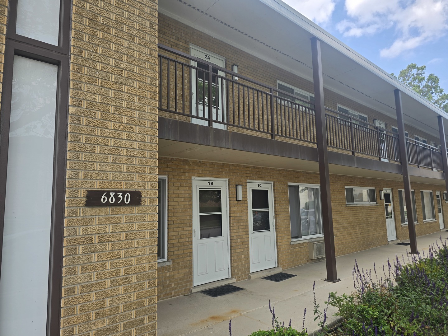 6830 N Ozark Avenue Unit: 1C