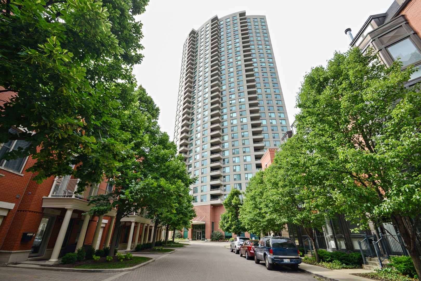 501 N CLINTON Street Unit: 1303