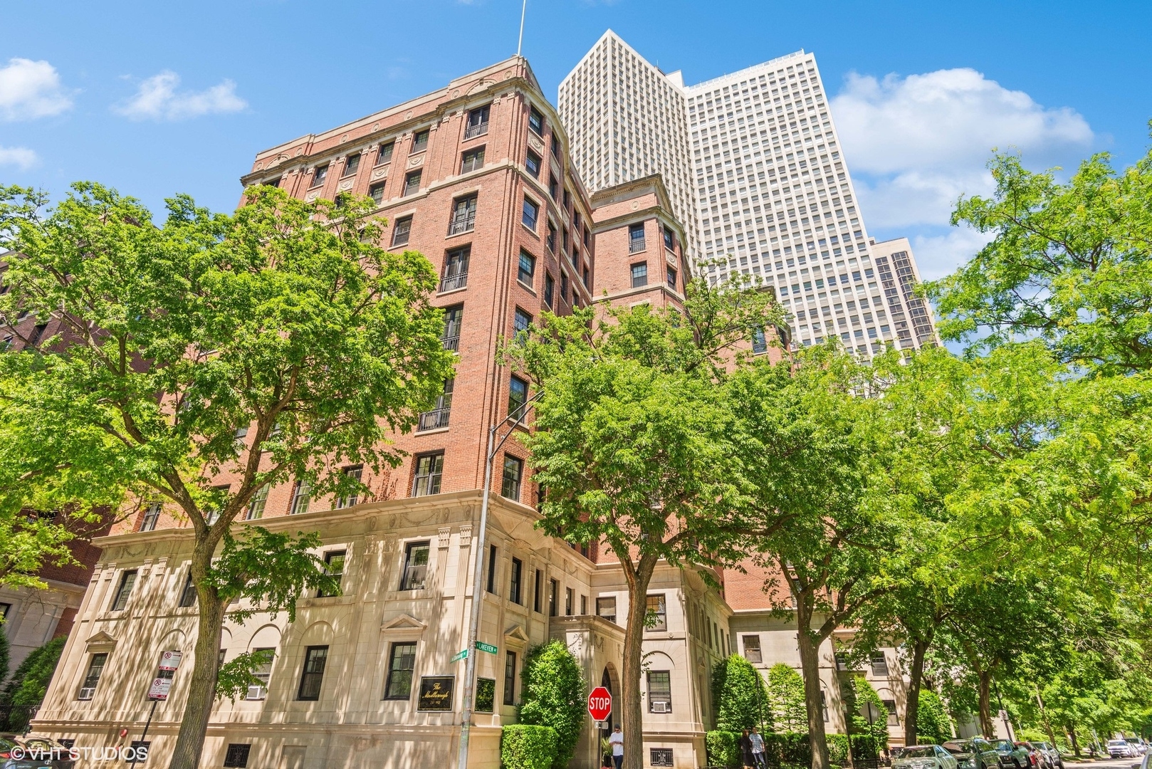 2608 N Lakeview Avenue Unit: 2D