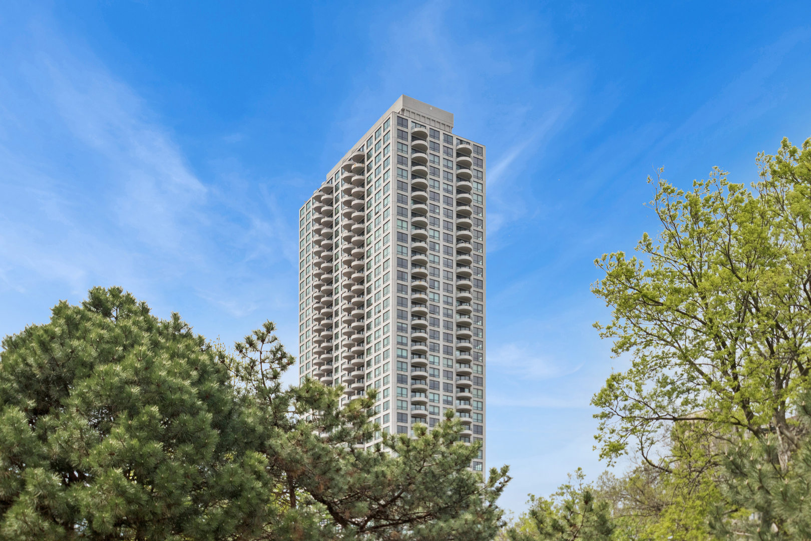 2020 N Lincoln Park West Unit: 8L