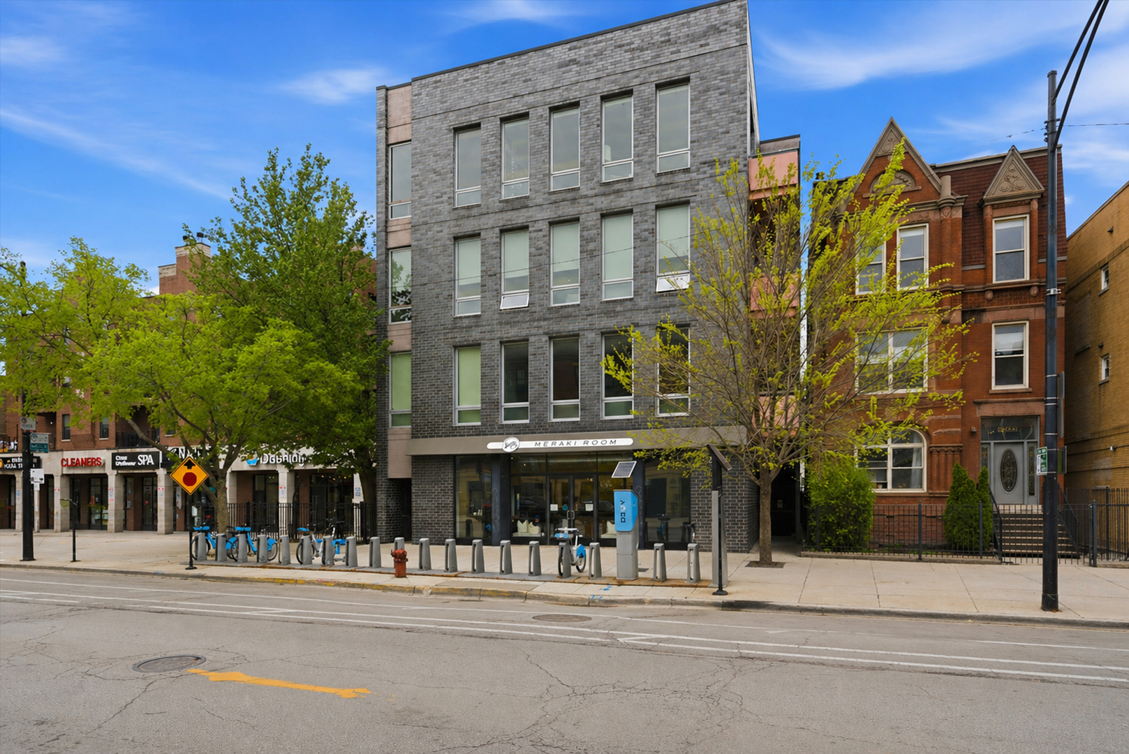 2028 W Division Street Unit: 401