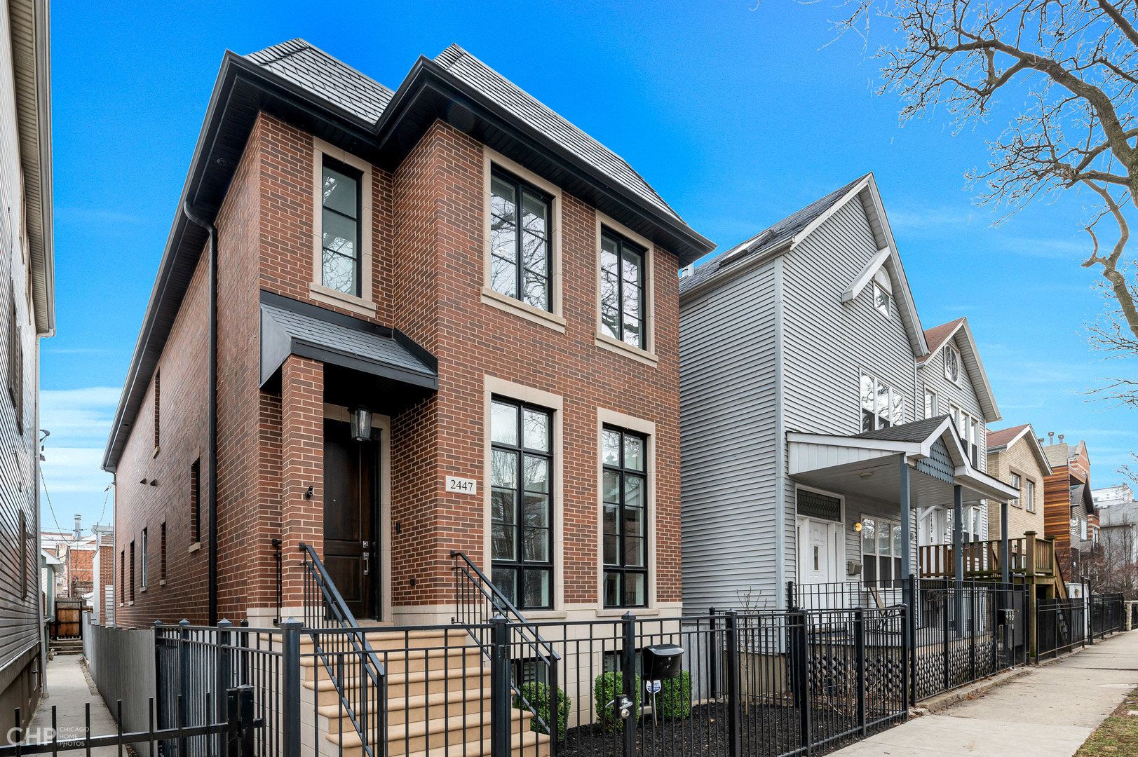2447 N GREENVIEW Avenue