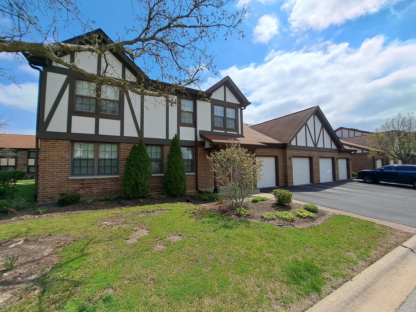 216 Stoneybrook Lane Unit: 2C