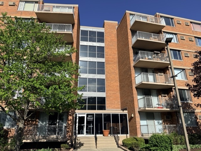 2211 S Stewart Avenue Unit: 6A