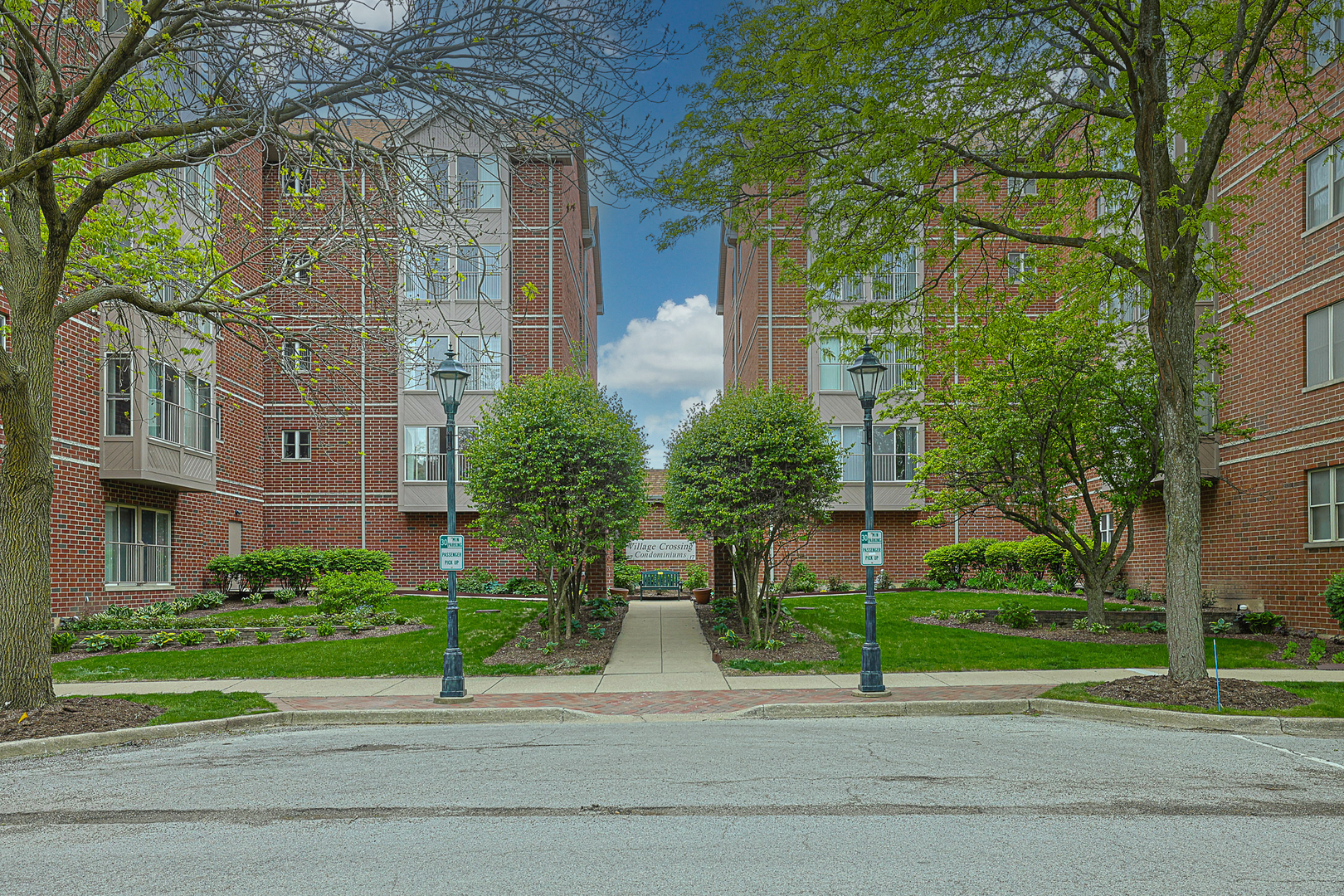 27 E Hattendorf Avenue Unit: 213