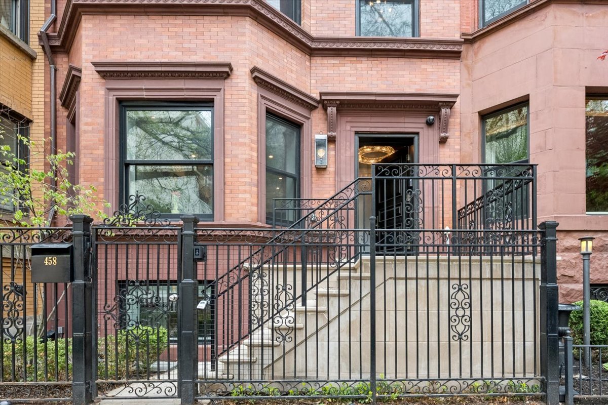 458 W Deming Place