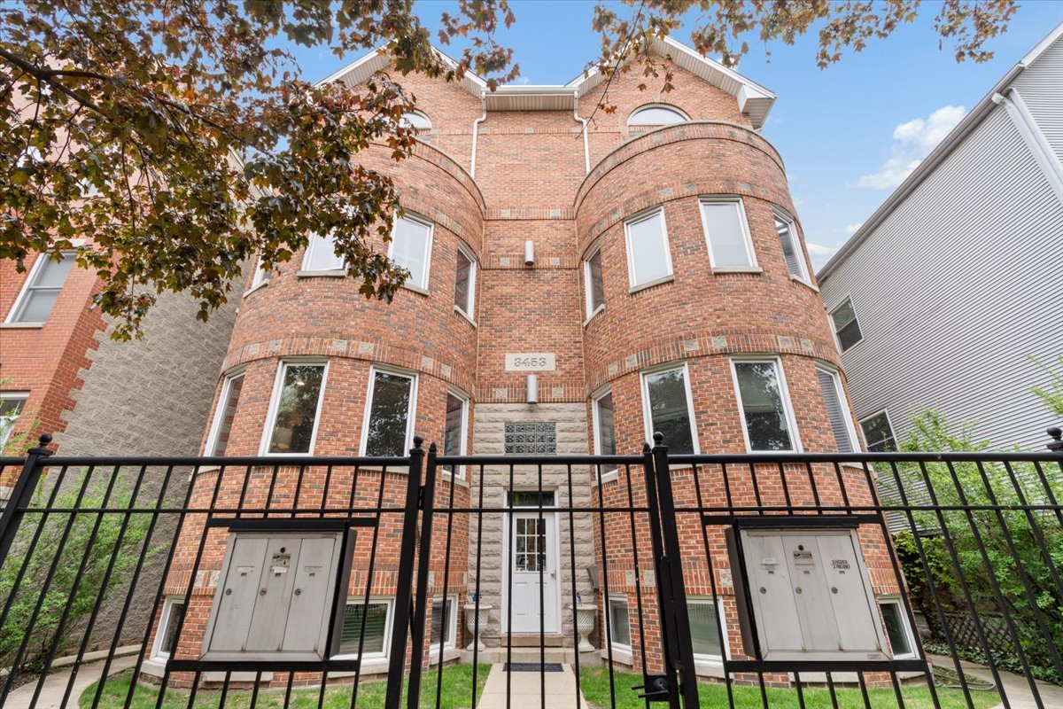 3453 N RACINE Avenue Unit: 1N