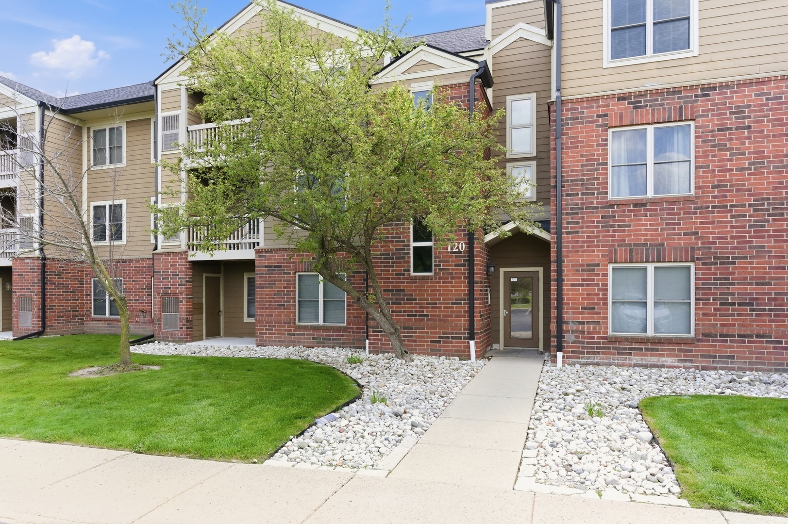 120 Glengarry Drive Unit: 109