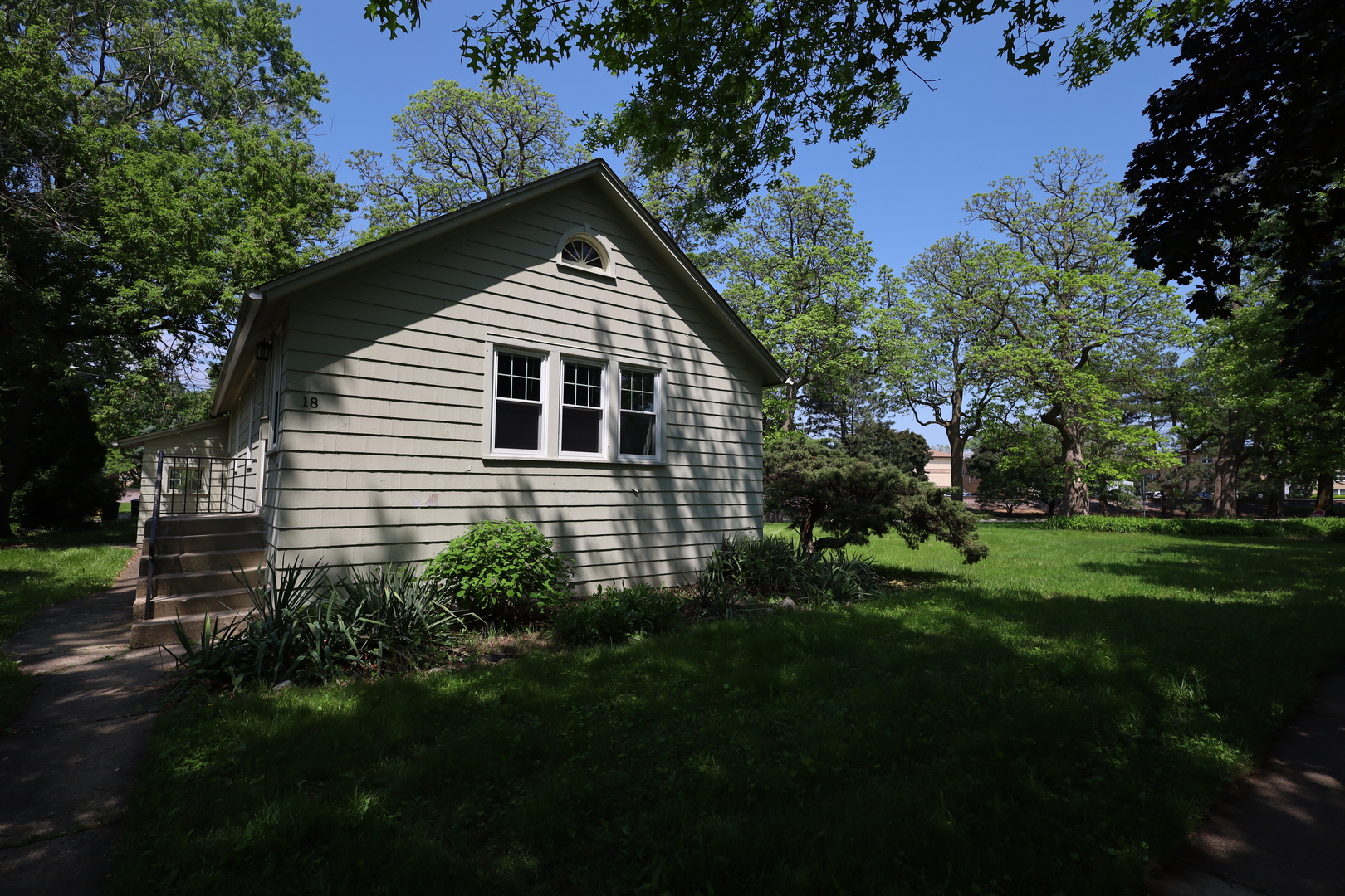 18 Belle Plaine Avenue