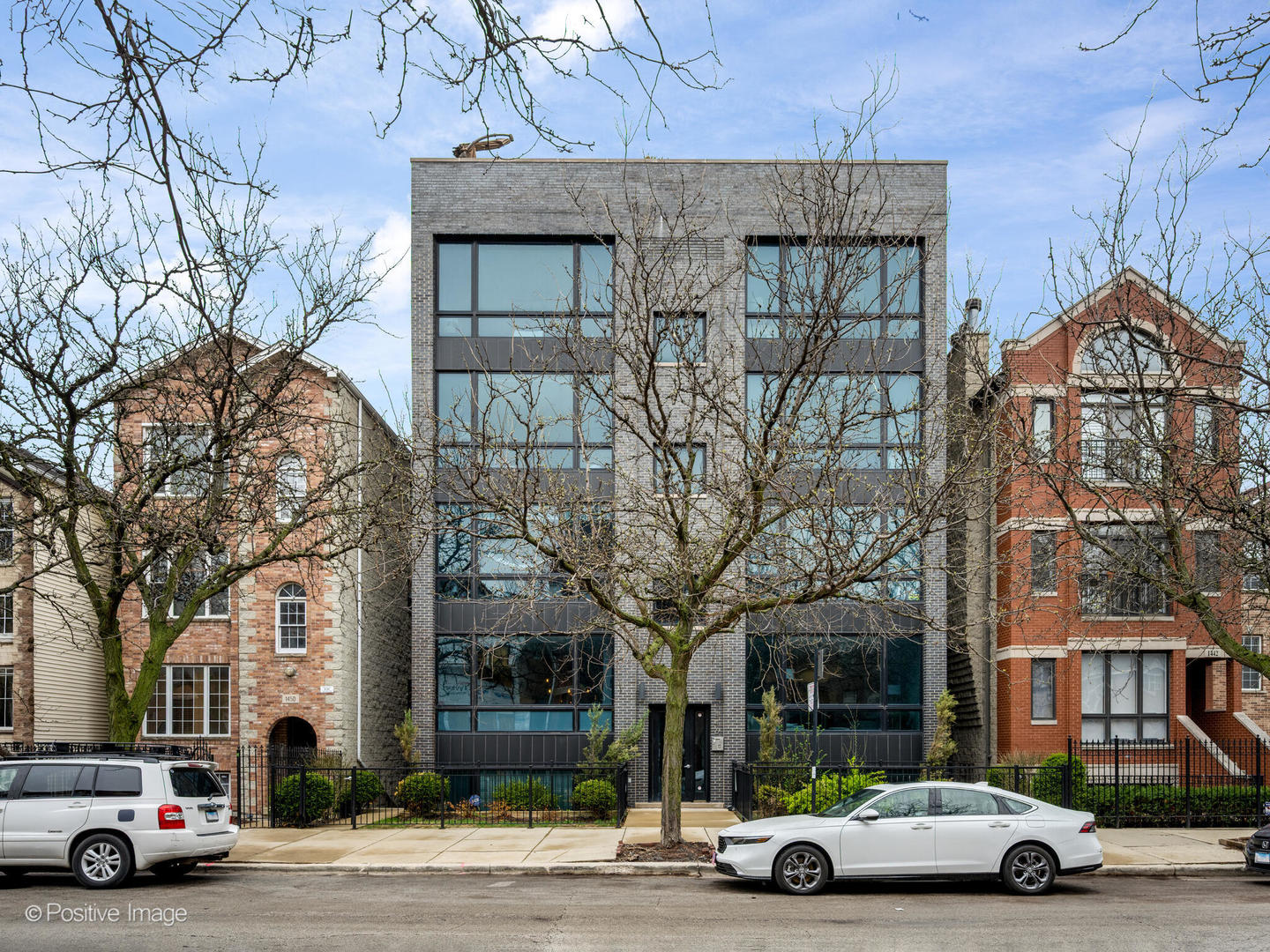 1446 W Cortez Avenue Unit: 4W