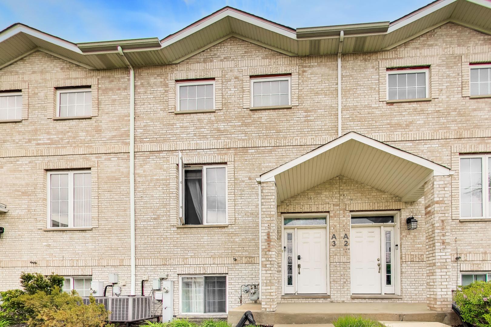 183 N East River Road Unit: A3