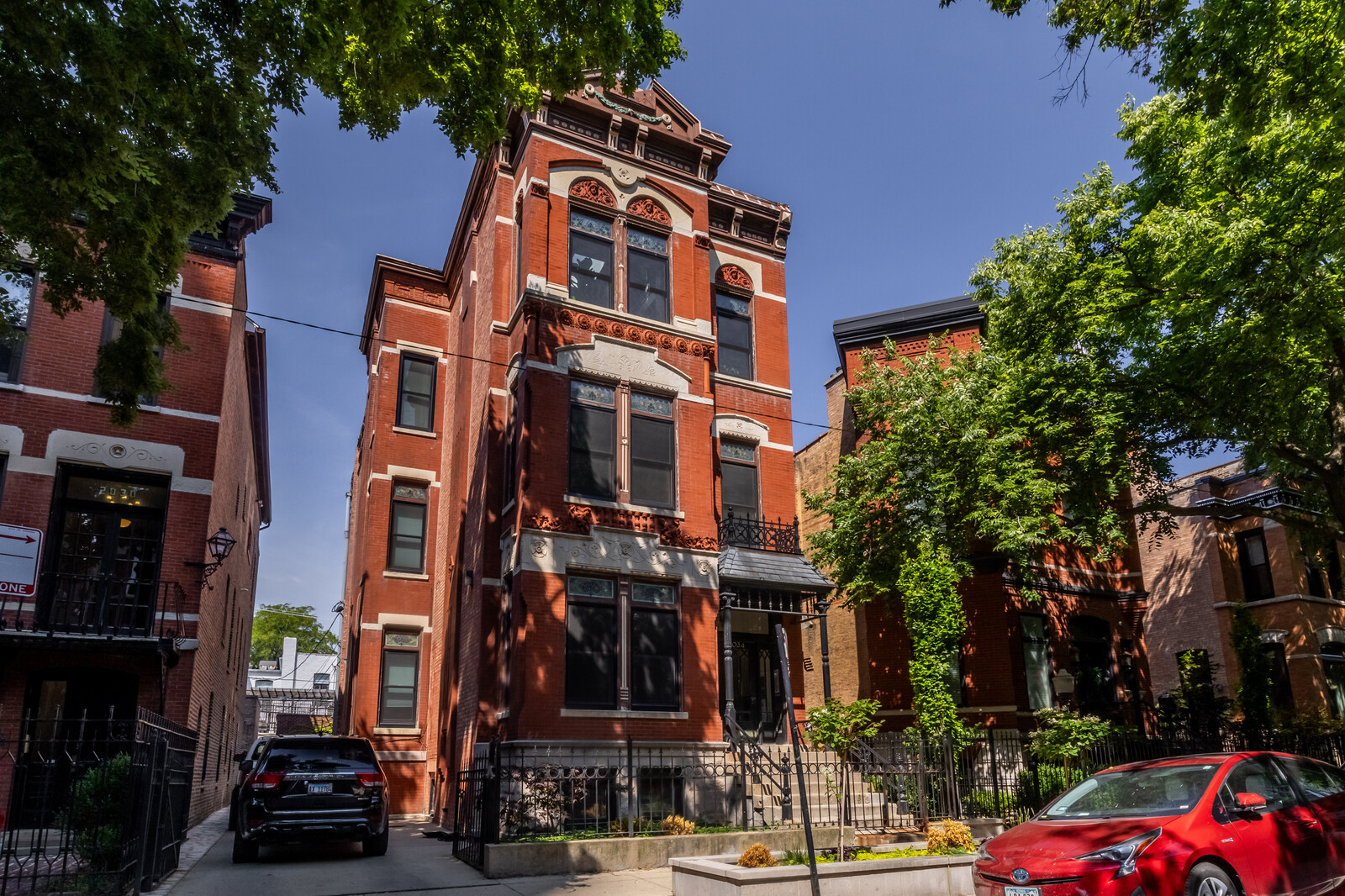 2034 N ORLEANS Street Unit: 2