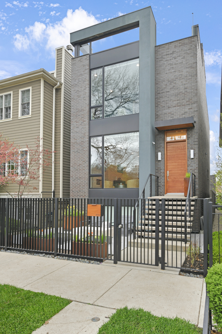 3012 N Hoyne Avenue