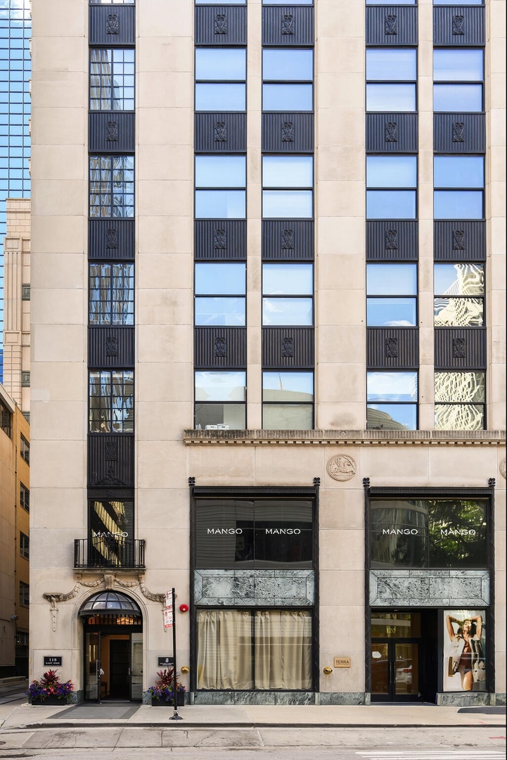 118 E ERIE Street Unit: 20D