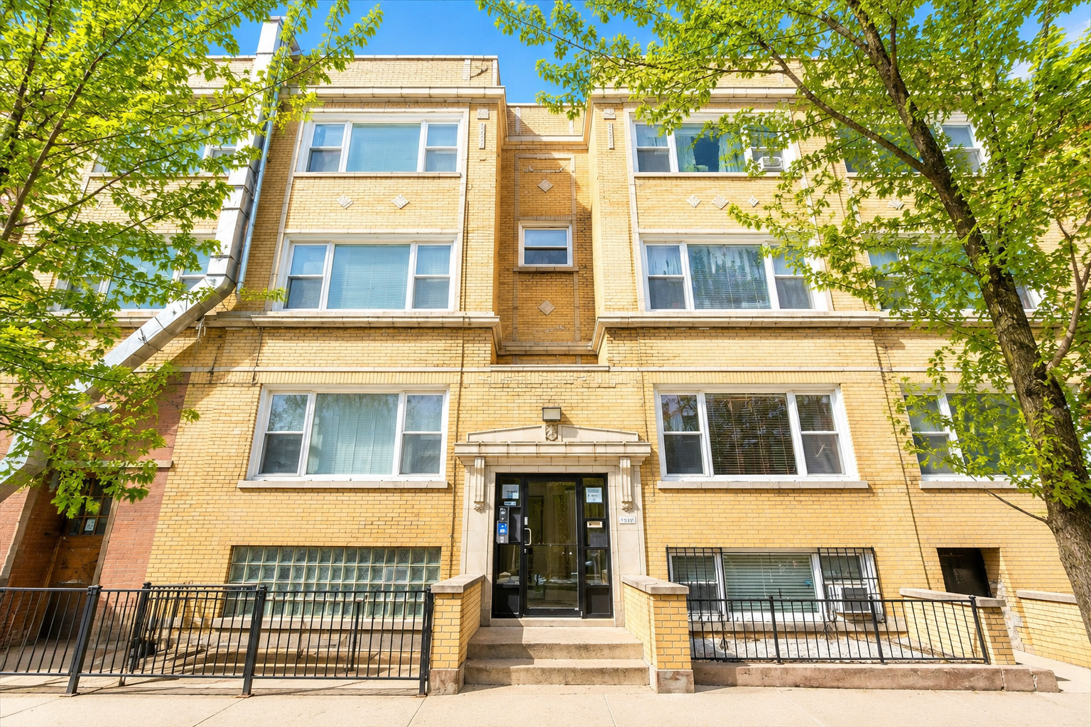 442 W Arlington Place Unit: 2
