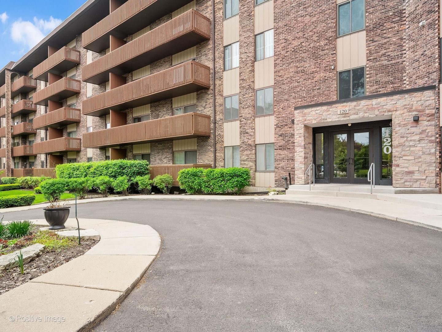 120 Lakeview Drive Unit: 417
