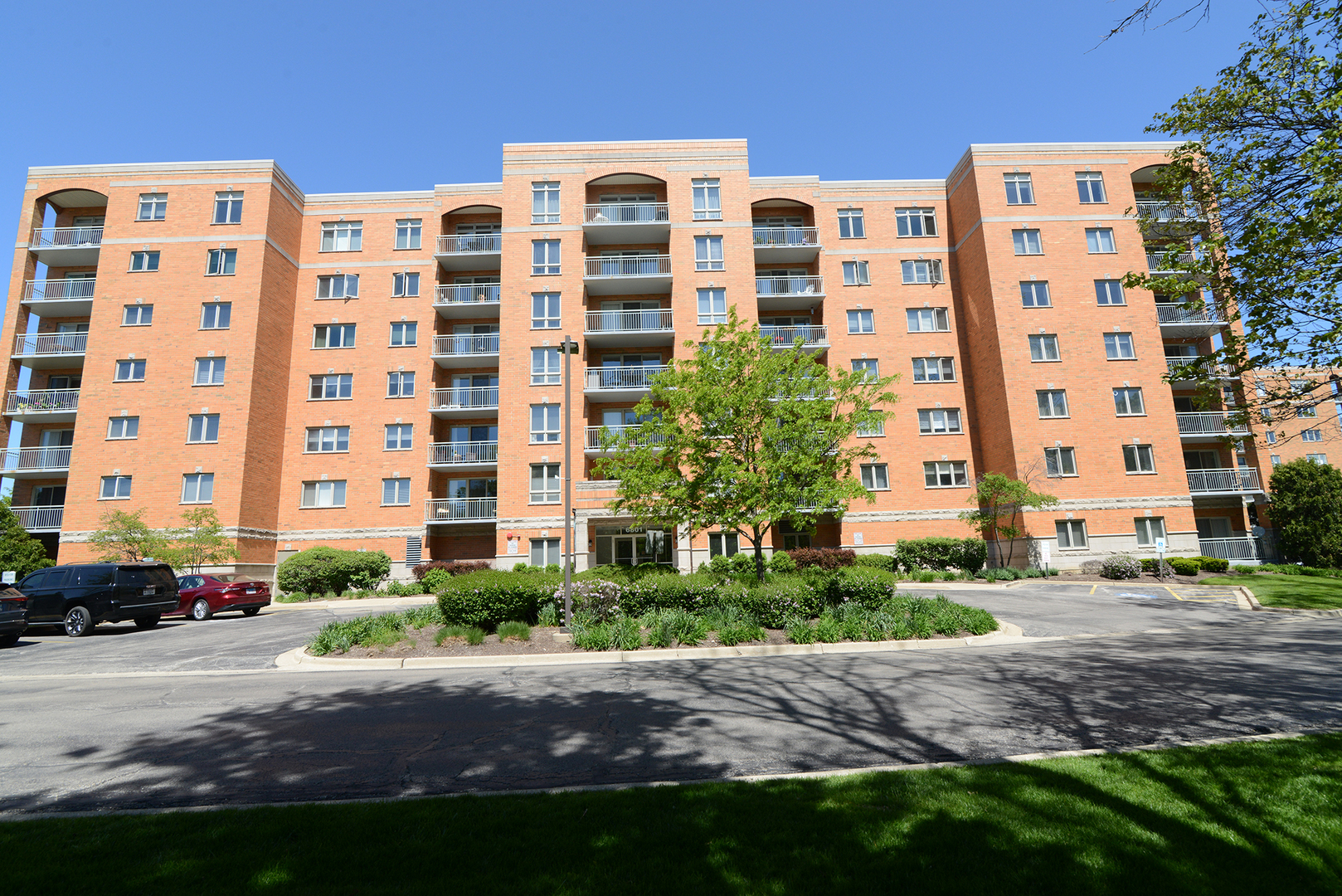 6801 N MILWAUKEE Avenue Unit: 707