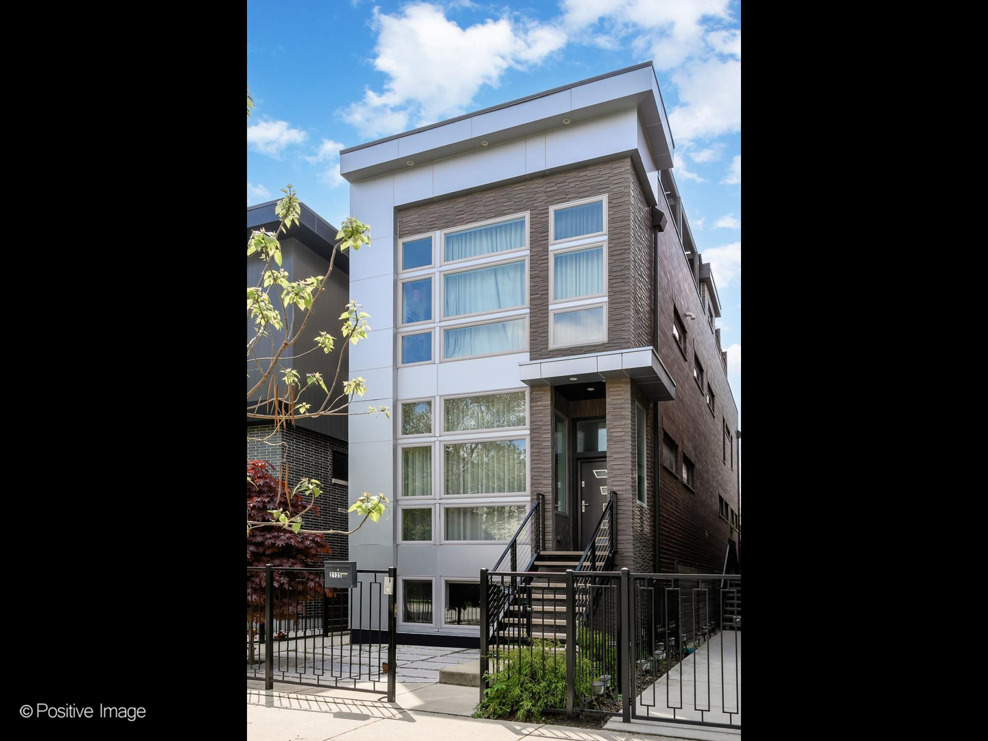 2125 W Erie Street