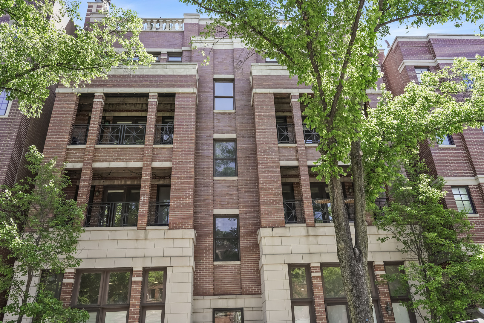 3843 N SOUTHPORT Avenue Unit: 3N