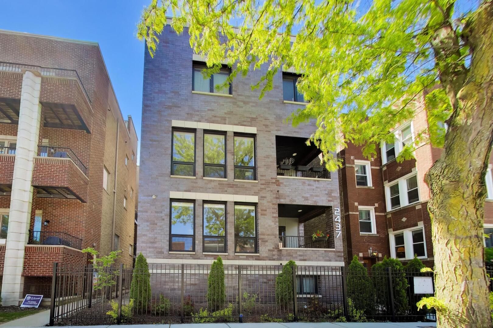 2437 W Foster Avenue Unit: 202