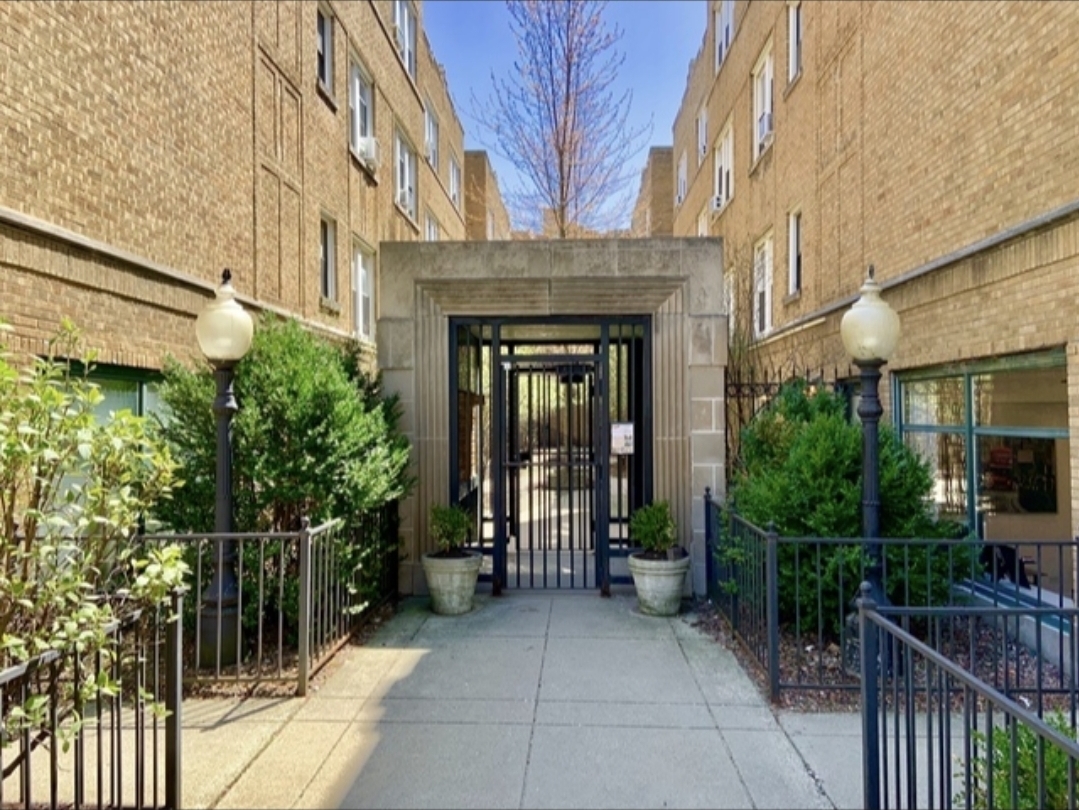 677.5 W Wrightwood Avenue Unit: GDN