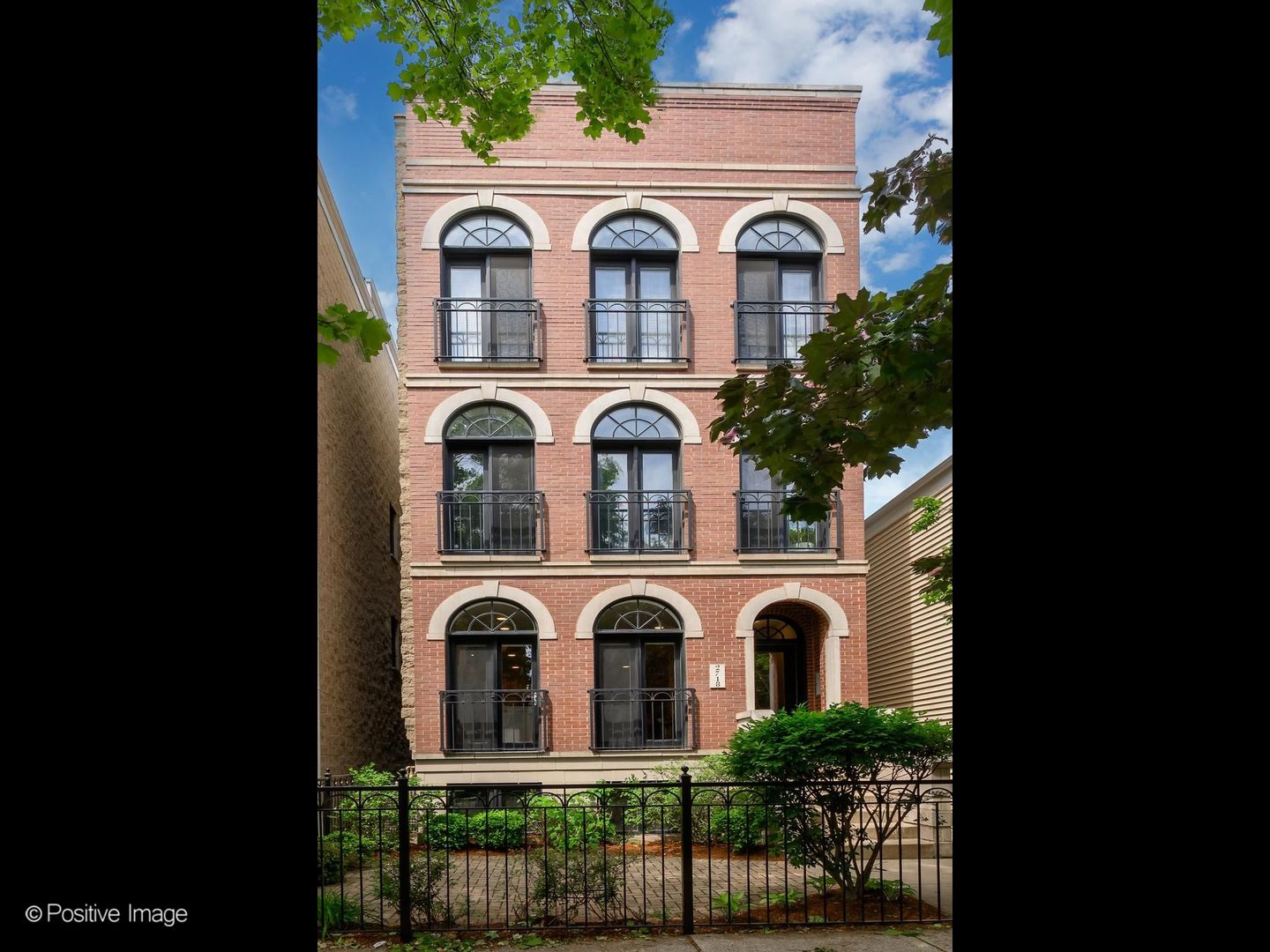 2718 N Wayne Avenue Unit: 1