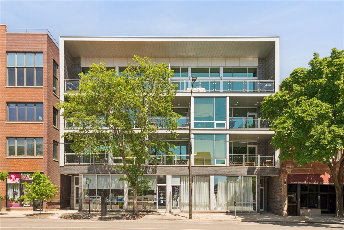 2242 W Chicago Avenue Unit: 301
