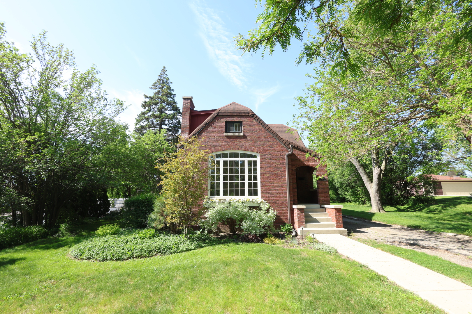 19 W Hattendorf Avenue