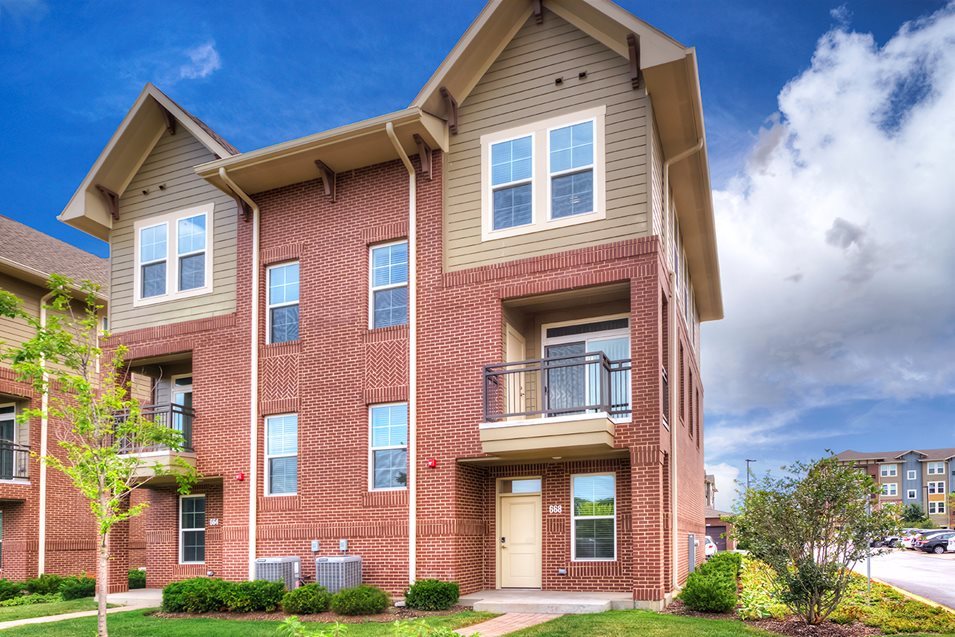 668 E Algonquin Road Unit: 6102