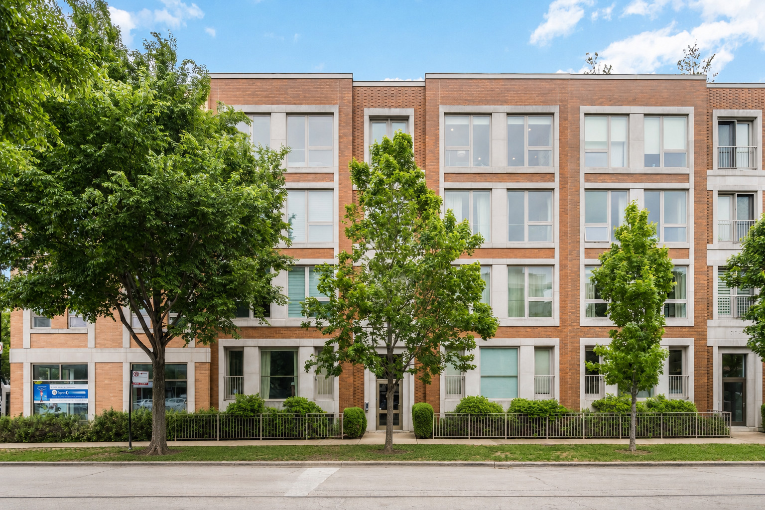2755 N Lakewood Avenue Unit: 4S