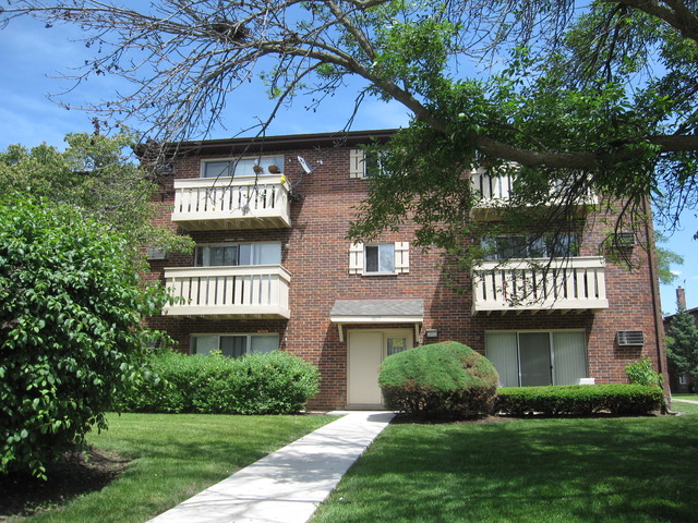 1077 DICKENS Way Unit: C