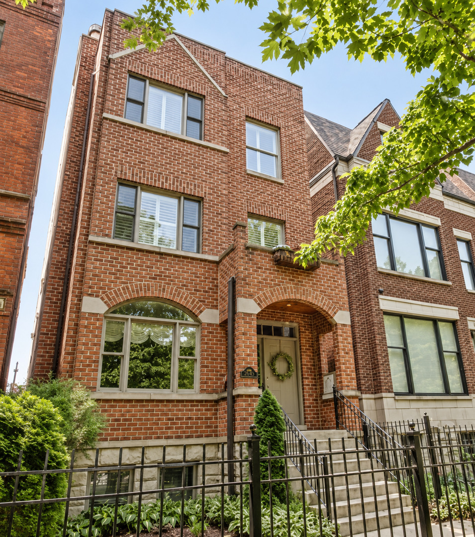 1517 W Adams Street Unit: 2