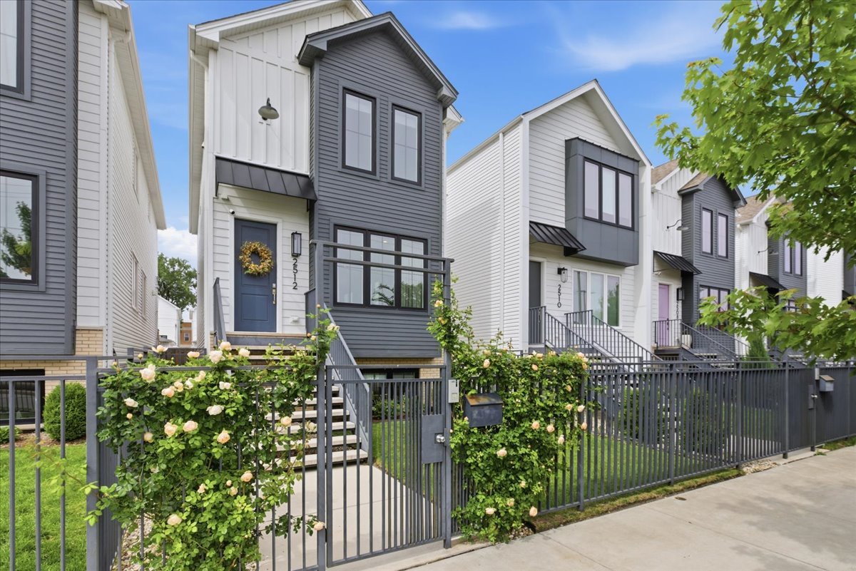 2512 W Polk Street