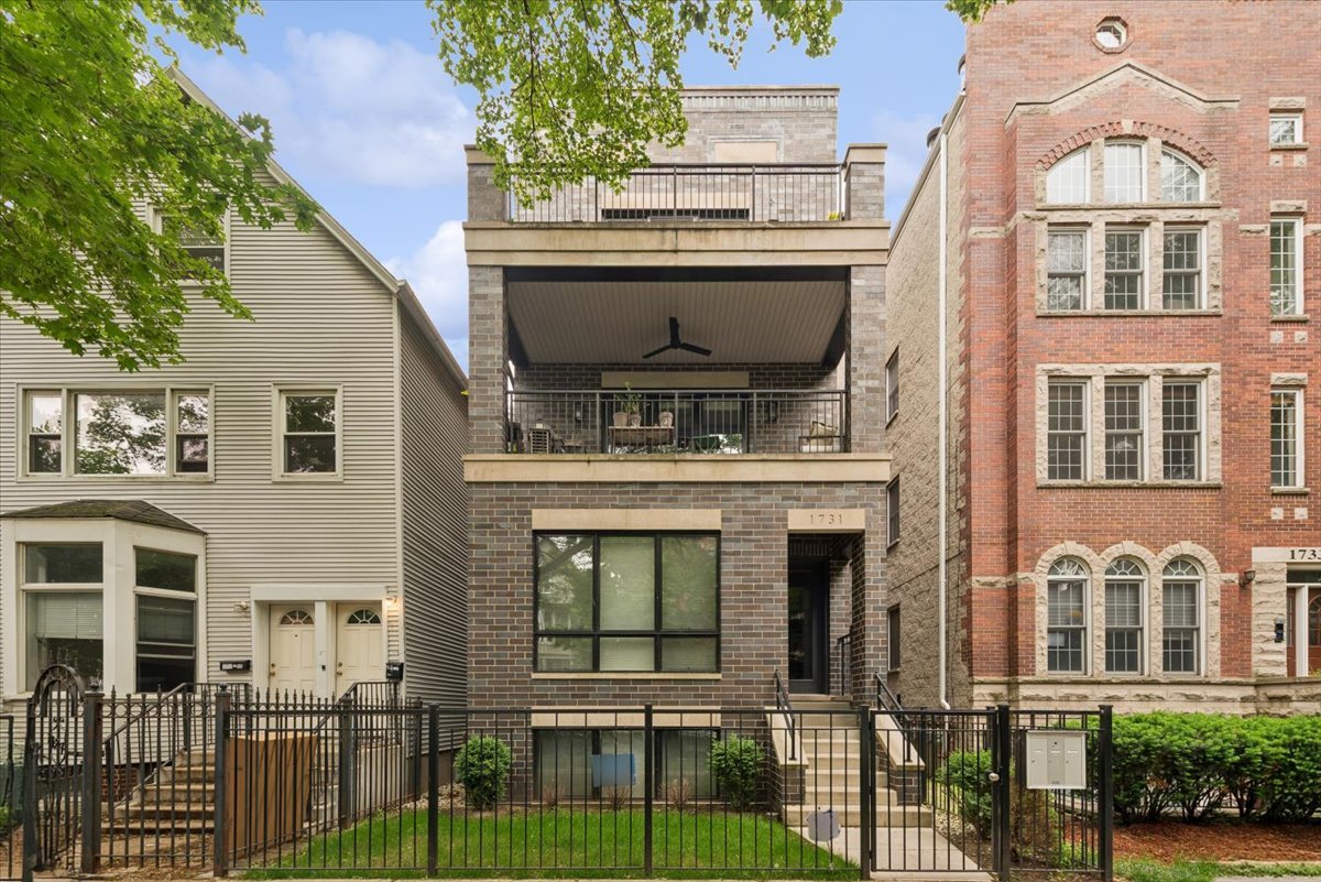 1731 W Roscoe Street Unit: 3
