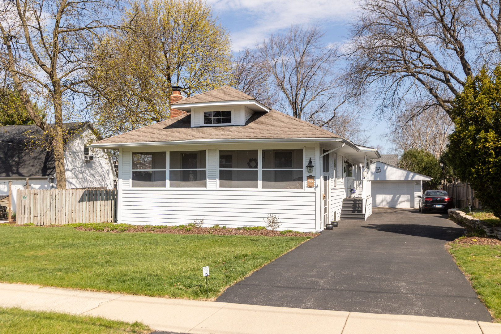 219 W Oak Avenue