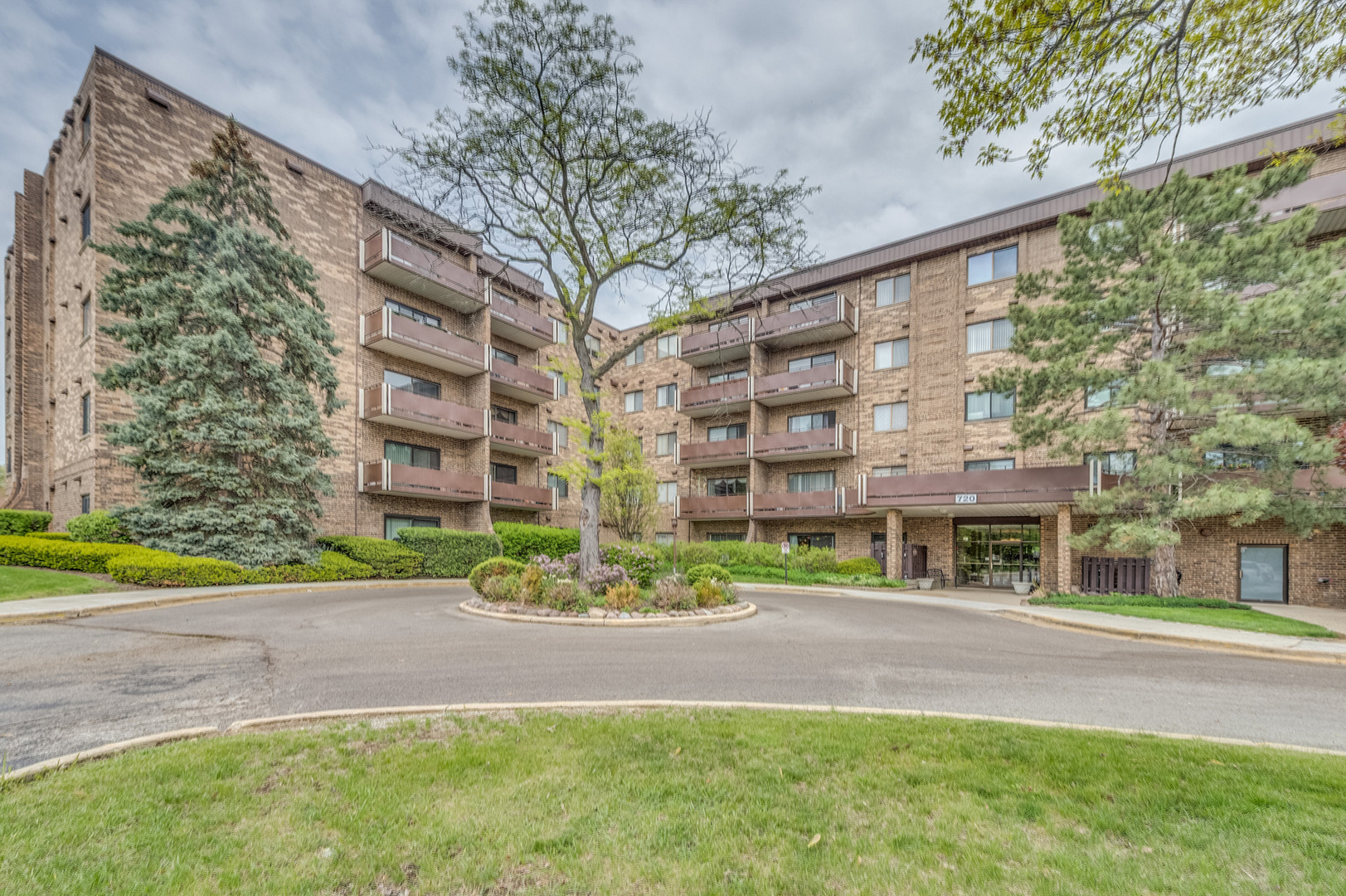 720 Wellington Avenue Unit: 307