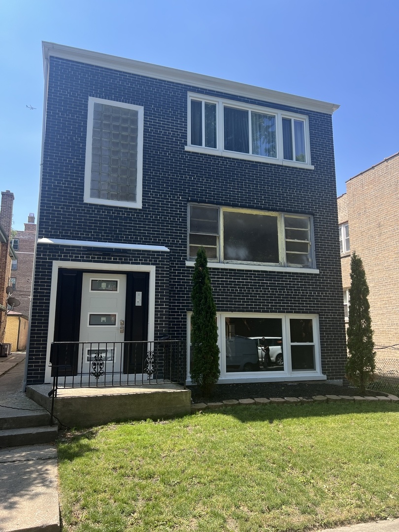 2607 W Rascher Avenue Unit: 1