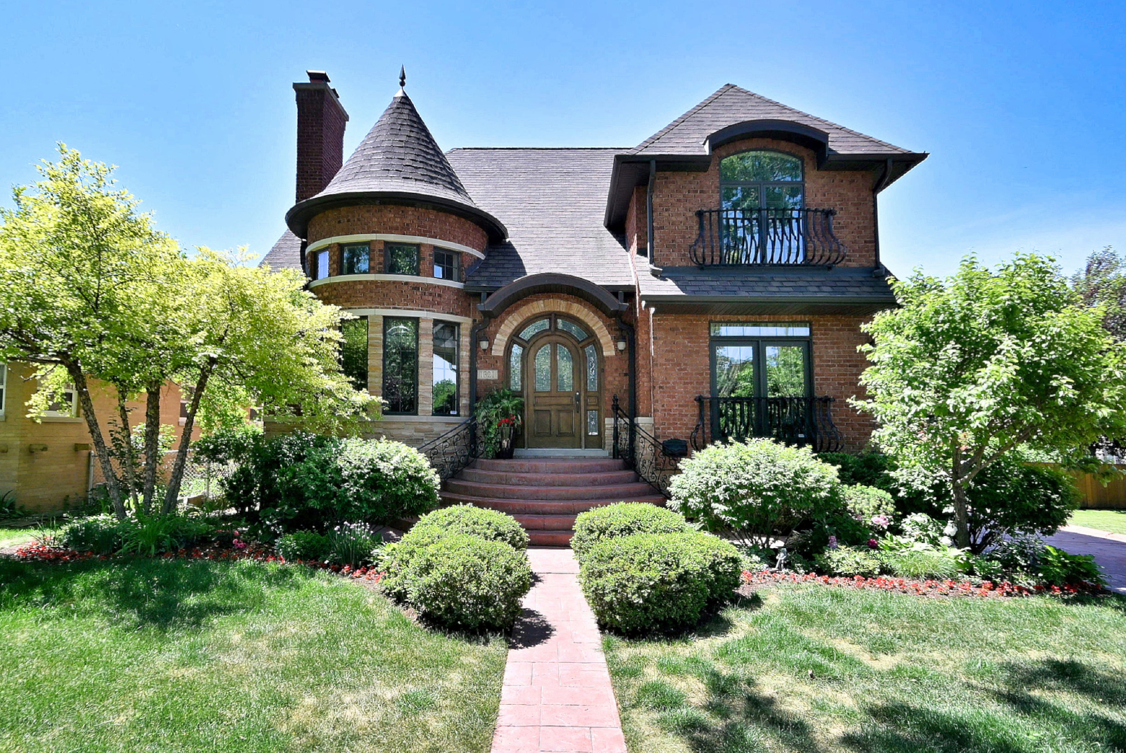 1321 Glenlake Avenue