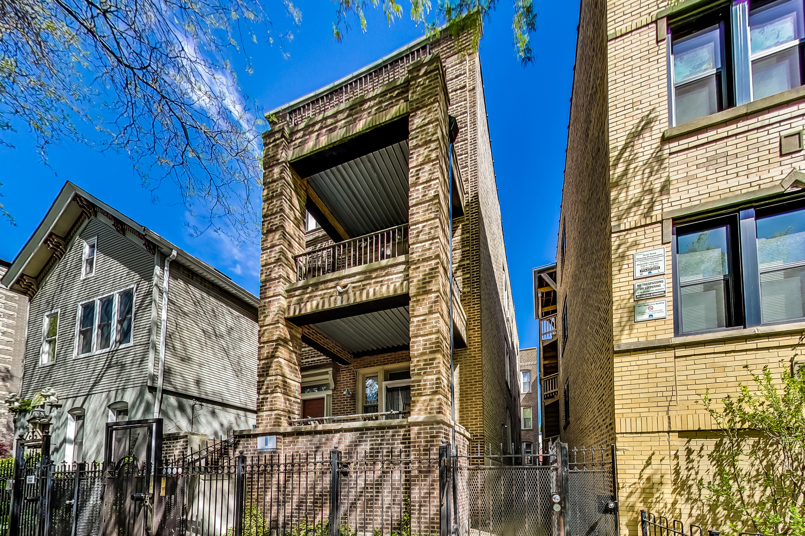 1914 W Crystal Street Unit: 2R