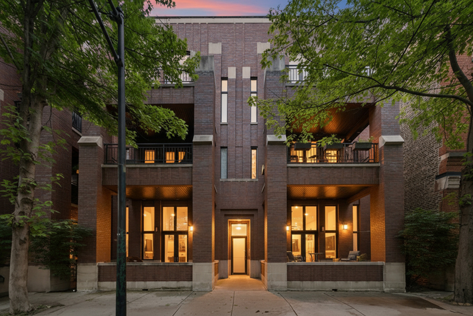 1955 W Cortland Street Unit: 3W
